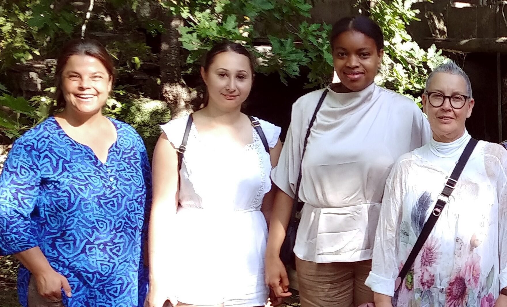 Die Projektkoordinatorin: Cordula Markitz (1.v.l.) mit einigen der Teilnehmenden des Projekts HAPE und der Ausbilderin in der Hauswirtschaft: Petra Kaiser (1.v.r.)